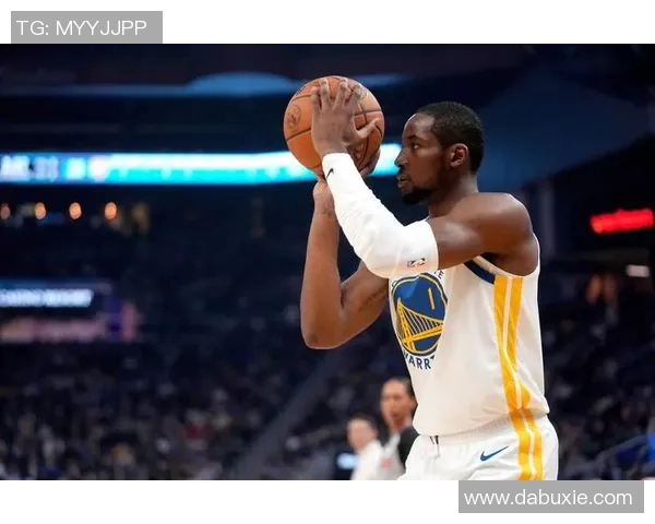 NBA豪门阵容大洗牌多支球队进行重要交易引发新赛季格局变动